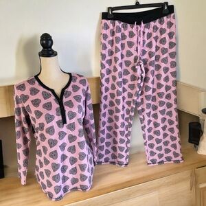 Betsey Johnson-pajama set thermal/heart sz large. Pink/Black. Like new preowned!